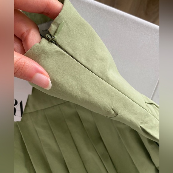 Zara Cotton Pleated Midi Skirt Mid Waist Yoke Detail at waist ZW Green XS NWT - Picture 15 of 16
